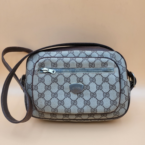 Gucci GG Supreme Shoulder Bag Authentic w/COA !!